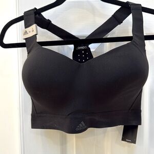 adidas sports bra. NEW tags on
Comfortable. Black perfect condition